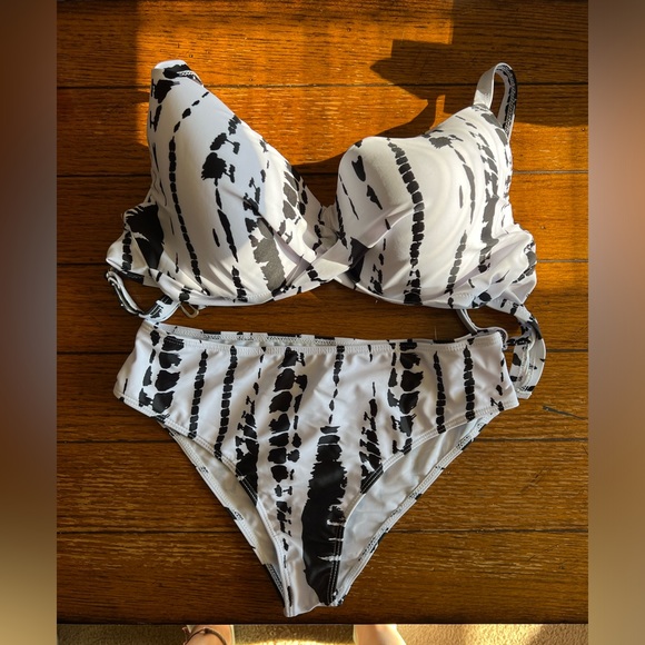Shein swim suit. Large bottom and DD top - Picture 1 of 1